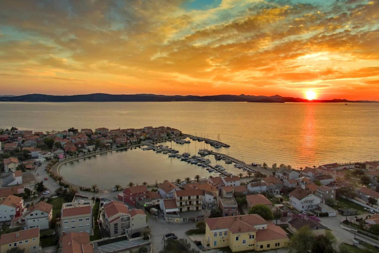 Apartments With A Parking Space Bibinje, Zadar - 681 외부 사진
